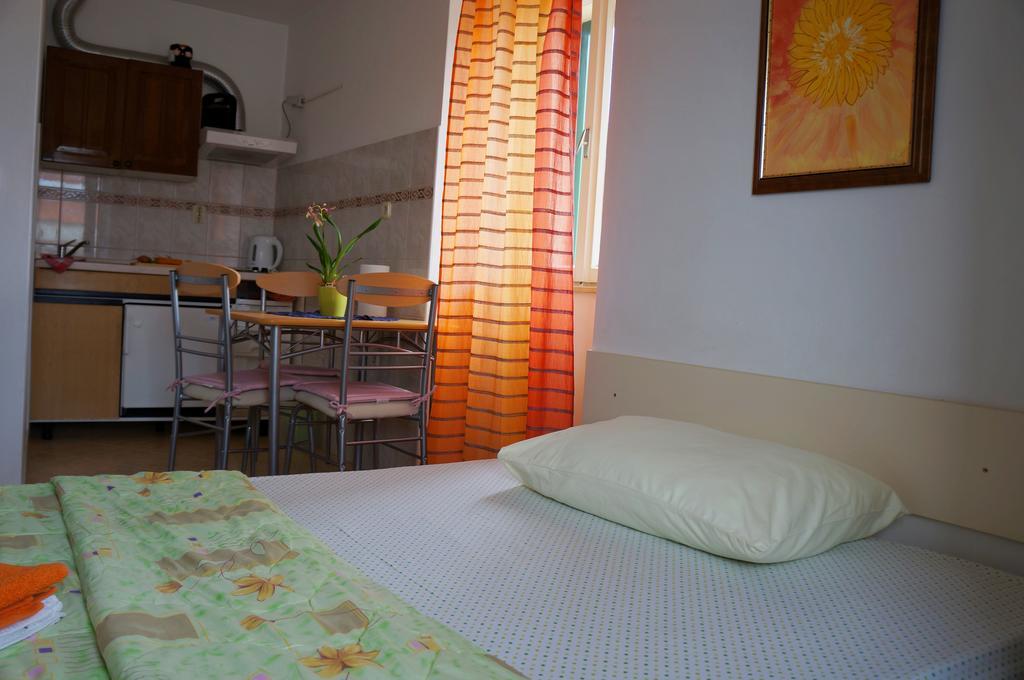 Kamena Apartment & Studio Makarska Luaran gambar